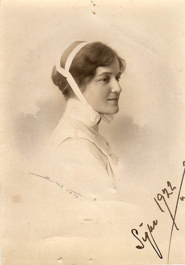Syster Signe 1922, Signe Suhr